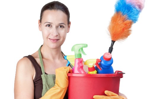 Move-out cleaning service for a Fulham apartment before inspection