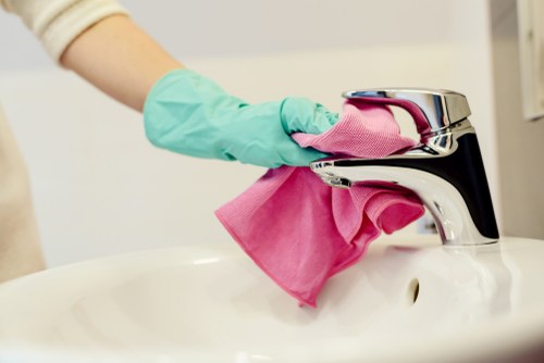 Detailed bathroom cleaning during a Fulham move-out service